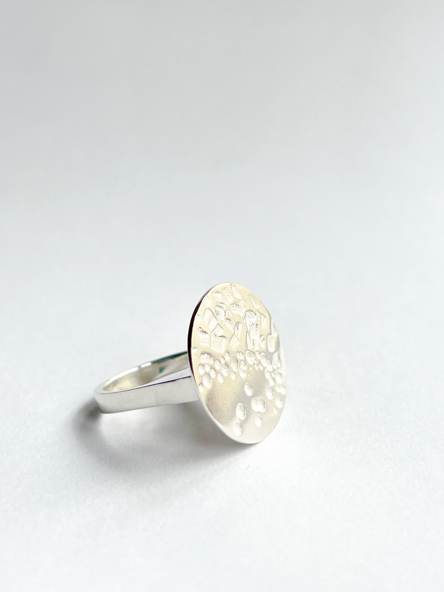 Contrast Disc Ring
