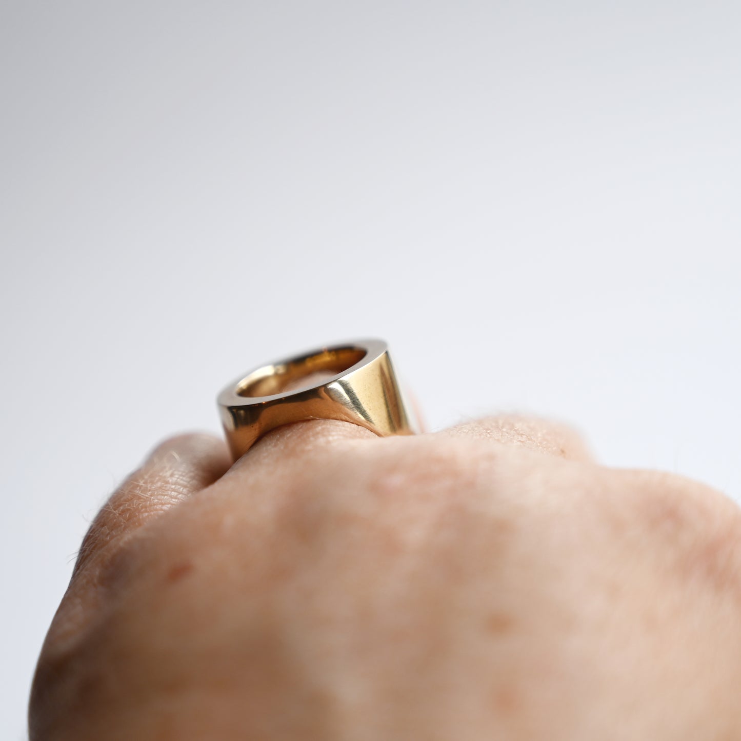 eye level angle of the node bronze ring on a ring finger