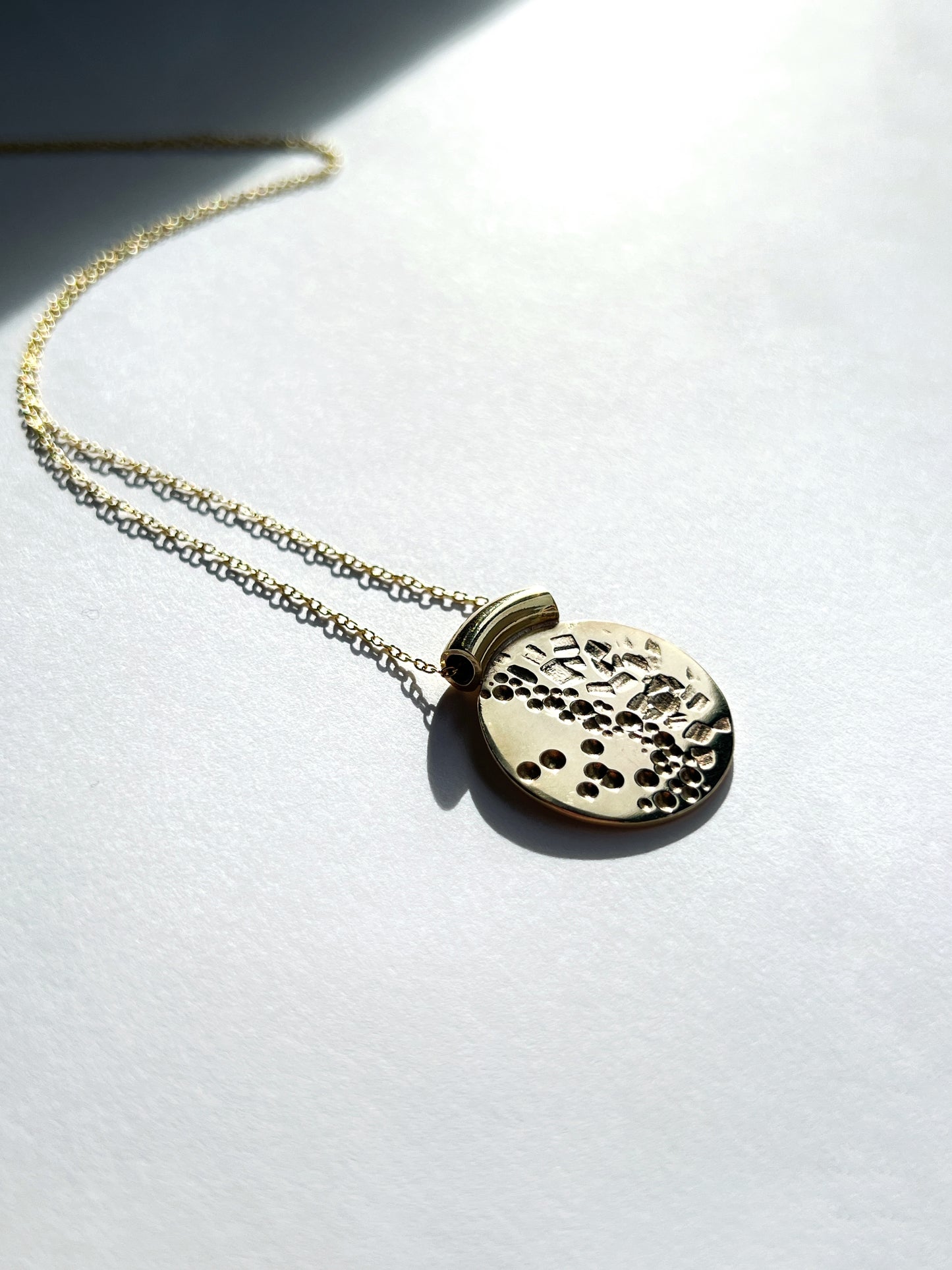 Contrast Round Disc pendant