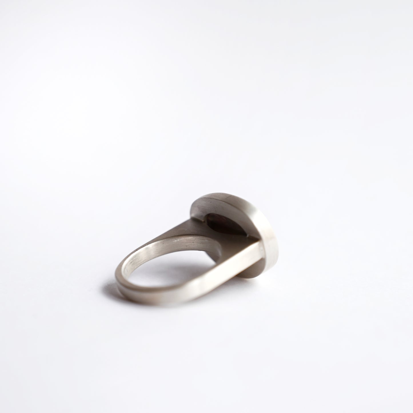 Back view of silver component ring with mabe pearl 1 on white background